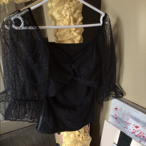 Cut out blouse - Picture 2 of 6